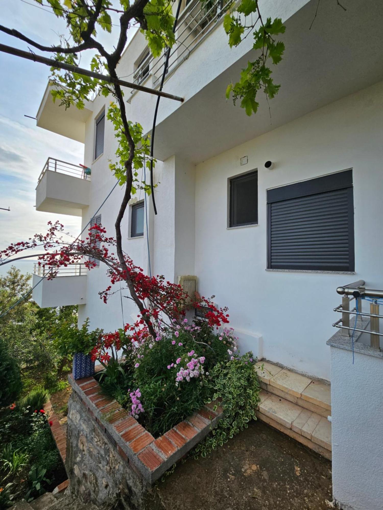 Nora'S Guesthouse Sarandë Eksteriør billede
