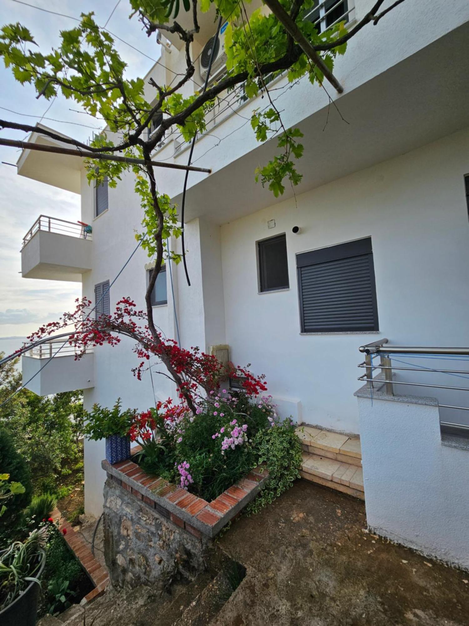 Nora'S Guesthouse Sarandë Eksteriør billede
