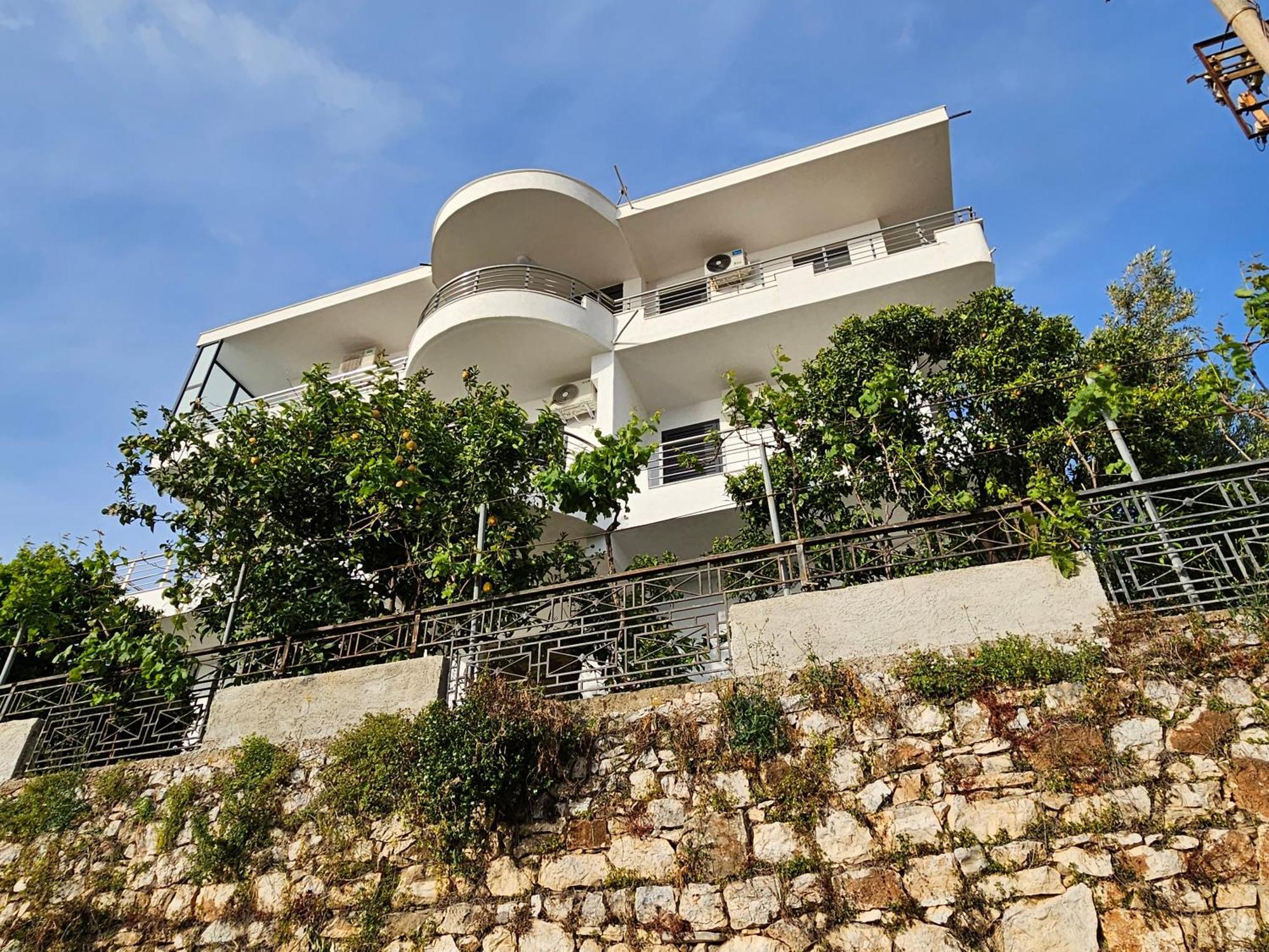 Nora'S Guesthouse Sarandë Eksteriør billede